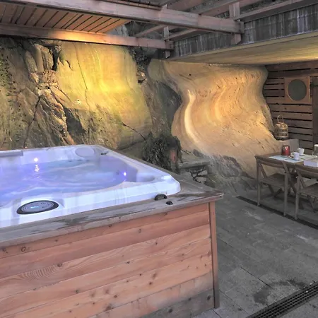 Апартаменты Scalotta - Private Garden With Jacuzzi And Дервио