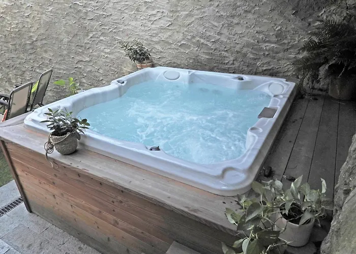 Апартаменты Scalotta - Private Garden With Jacuzzi And