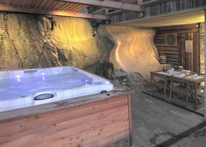 Апартаменты Scalotta - Private Garden With Jacuzzi And Дервио